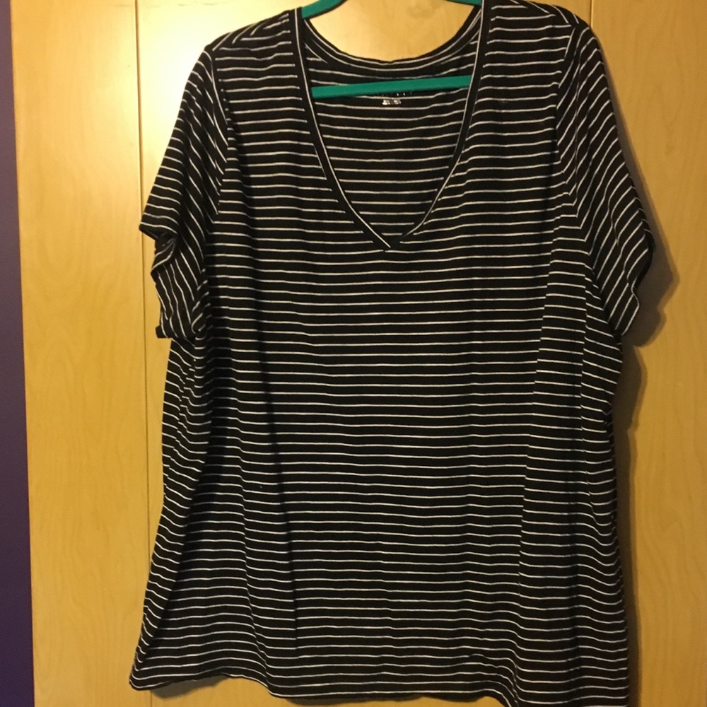 Classic v neck T-shirt (lot of 2)